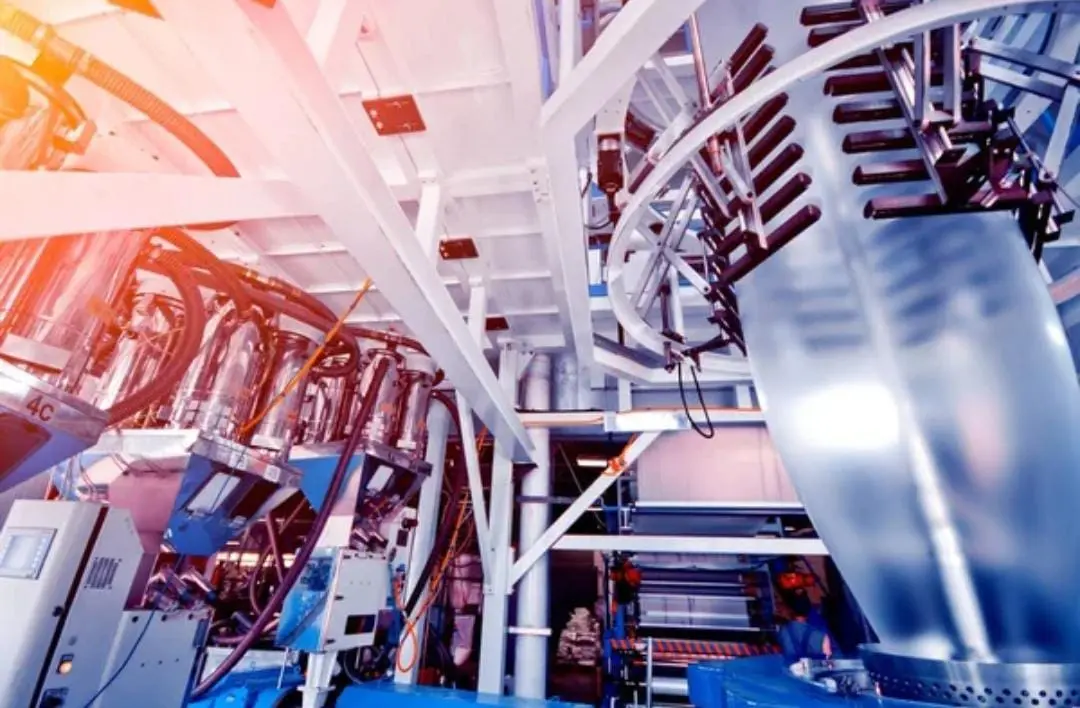 Machine d'extrusion pour fabrication de films plastiques chez Ghizo Plast